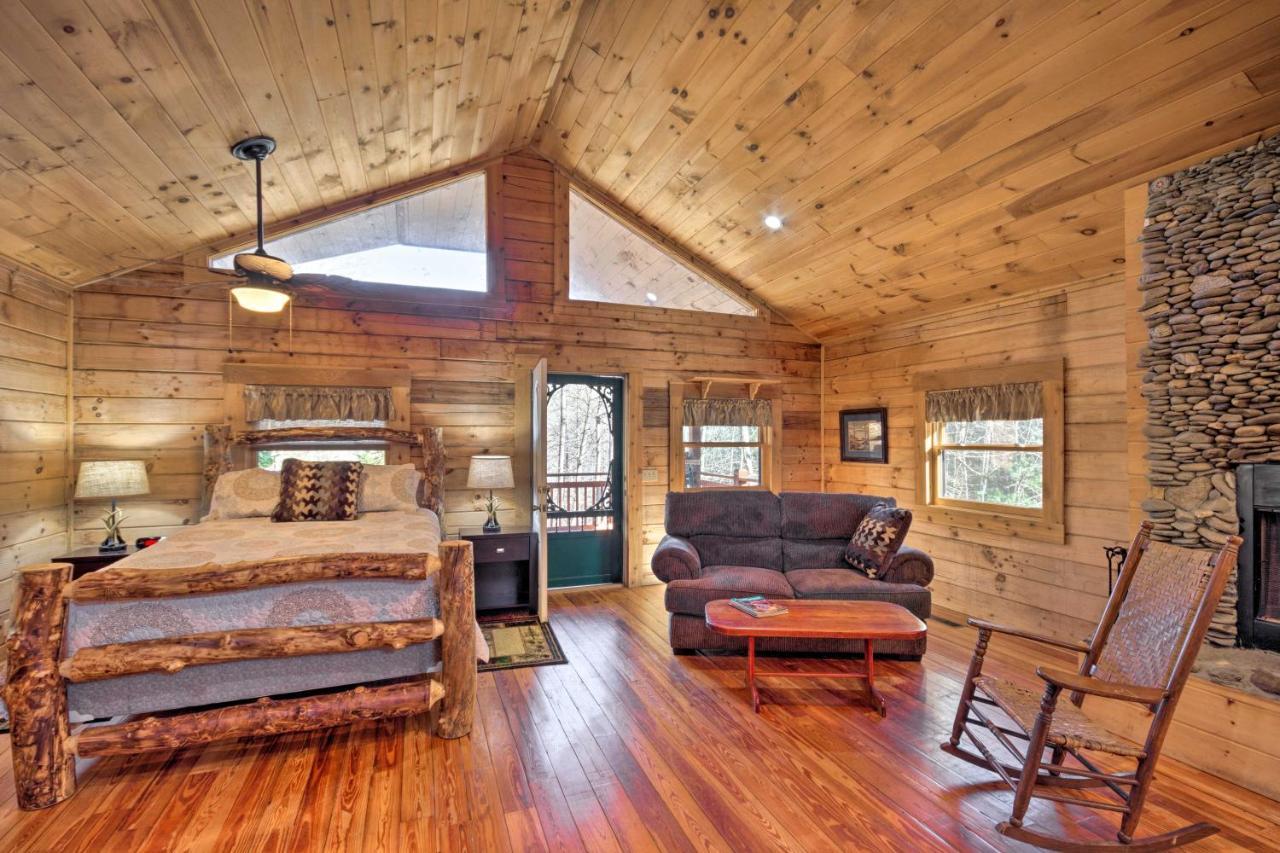 Bryson City Cabin With Wraparound Deck And Hot Tub Extérieur photo